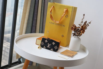 EC - LOV Wallet - 354