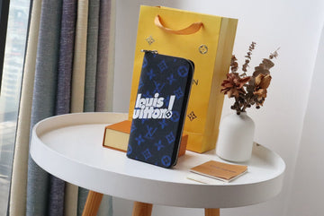 EC - LOV Wallet - 1396