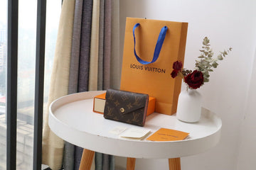 EC - LOV Wallet - 657