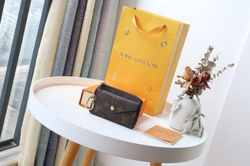 EC - LOV Wallet - 1081