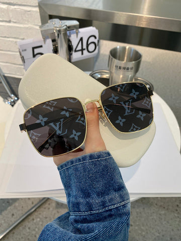 EC - LOV Sunglass - 107