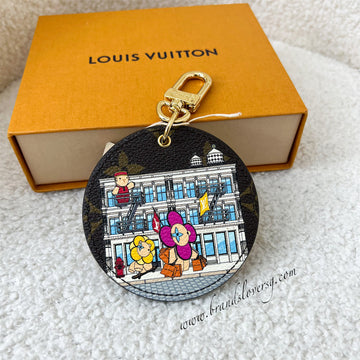 LV Christmas Animation 2022 New York Round Bag Charm in Monogram Canvas GHW