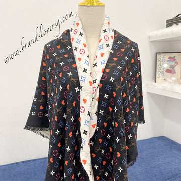 LV Game On Scarf Shawl in Black / White Monogram