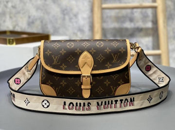 EC - LOV Bags - 1881