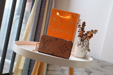 EC - LOV Wallet - 1089
