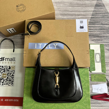 EC JACKIE SMALL 28 SHOULDER BAG IN BLACK CALFSKIN