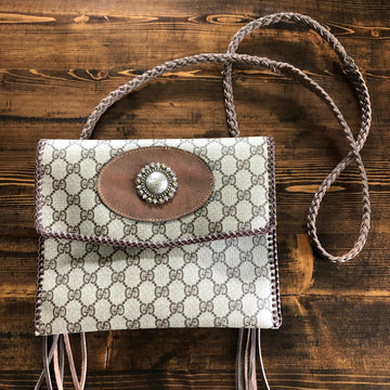 The Robin -VS GG Crossbody with Concho Snap