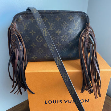 The Junco Crossbody -CS Monogram in Brown Fringe