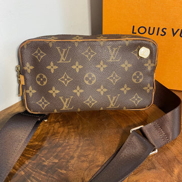 The Junco Crossbody -CS Monogram in Tan
