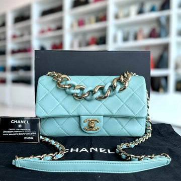 *Like New* 2020 Elegant Resin Chain Quilted Lambskin Light Blue GHW No 29