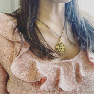 CHANEL Vintage necklace pendant