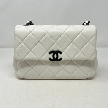 Chanel  Leather Chain Shoulder Bag AE896 White Quilted