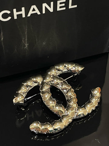 Chanel 22B CC Heart Brooch Gold Brooches